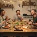 découvrez nos conseils pratiques pour réussir un dîner entre amis sans dépenser beaucoup, en alliant convivialité, recettes abordables et astuces économiques.